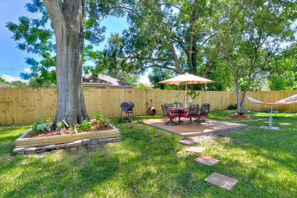 Spacious House With Big Backyard In N. Hyde Park / Close To Downtown タンパ エクステリア 写真