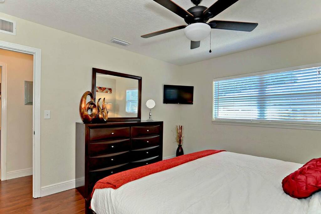 Spacious House With Big Backyard In N. Hyde Park / Close To Downtown タンパ エクステリア 写真