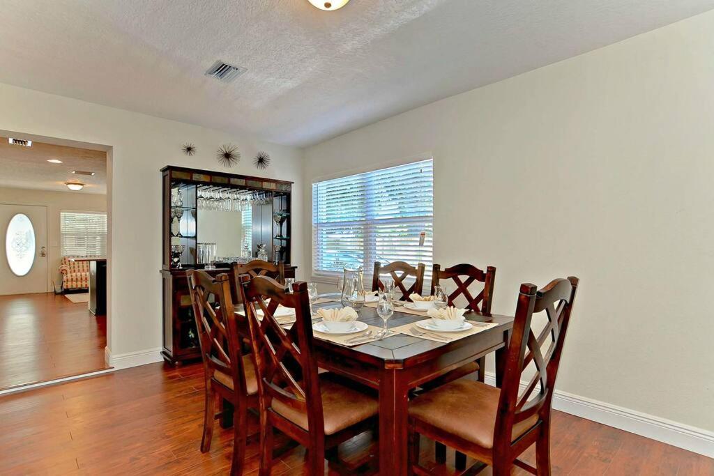 Spacious House With Big Backyard In N. Hyde Park / Close To Downtown タンパ エクステリア 写真