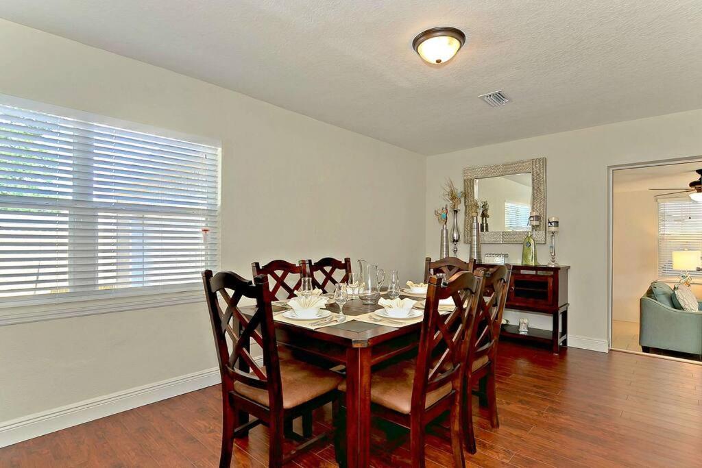 Spacious House With Big Backyard In N. Hyde Park / Close To Downtown タンパ エクステリア 写真